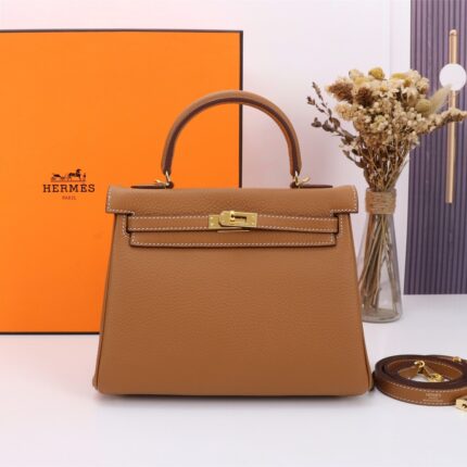 Hermès Kelly 𝐓𝐨𝐠𝐨 Calf Gold hardware Golden brown size: 𝟮𝟱𝐶𝑚/ 𝟮𝟴𝐶𝑚