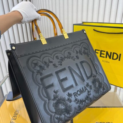 FENDI Tote bag Black Size: 35*31cm