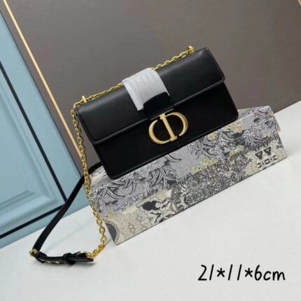 Dior 30 Montaigne Clamshell leather crossbody bag Shoulder bag black1Y0282 size: 21.5*12*6cm