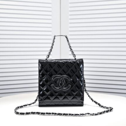 Chanel small fragrant wind Ringer chain small square bag first layer oil wax 3081 size: 20*21cm