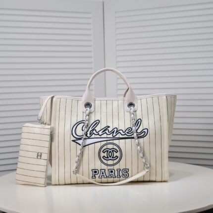 Chanel new beach bag denim bag White with little wallet size: 48*38*30*14cm
