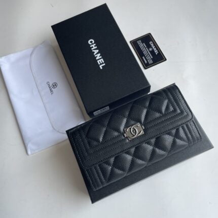 Chanel Cowhide with caviar Clutch bag with gold and sliver hardware size: 19*10cm