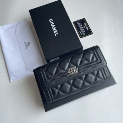 Chanel sheepskin Clutch bag with sliver hardware size: 19*10cm