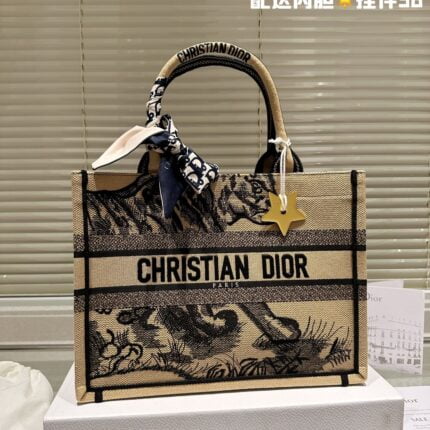 Dior 3D embossment book tote bag size: 42cm /36cm