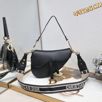 Dior saddle leather Plain ribbon with wide shoulder strap black 1033 size: 25.5 * 20 * 6.5 cm