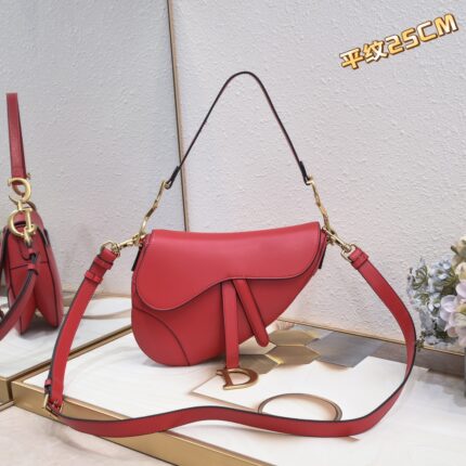 Dior saddle leather with Spaghetti straps red size: 25.5 *20 * 6.5cm