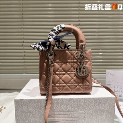 Dior Princess Diana with Letter strap size: 18cm