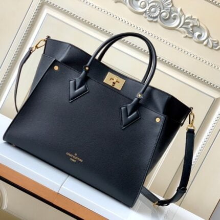Louis Vuitton / LV on my side m22225 Black size: 30.5*24.5*14cm