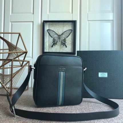 Prada New style crossbody bag size: 24*26.5*6cm
